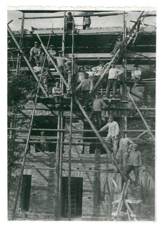 1933